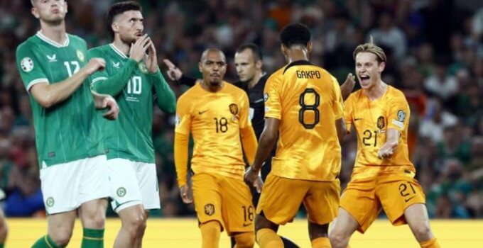 Hà Lan thắng khó Ireland, Ba Lan thua đau trên sân khách